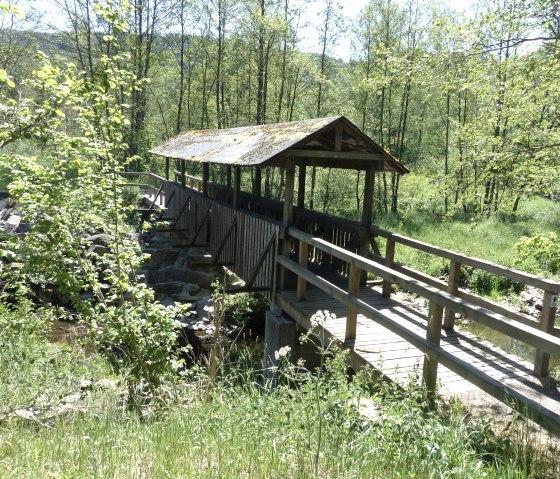 Brücke am Stausee über die Irsen, © Tourist-Info Islek Brücke am Stausee über die Irsen, © Tourist-Info Islek