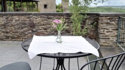 Sonnenterrasse mit Blick auf spektakuläre Kulisse, © Pascal Abel Sonnenterrasse mit Blick auf spektakuläre Kulisse, © Pascal Abel