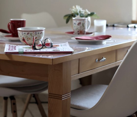 Morgensonne - Essplatz am Fenster, © Alice Schares Morgensonne - Essplatz am Fenster, © Alice Schares