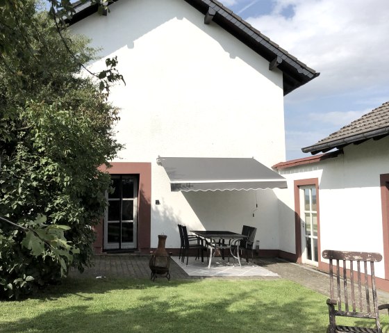 Terrasse mit Sonnenmarkise Terrasse mit Sonnenmarkise