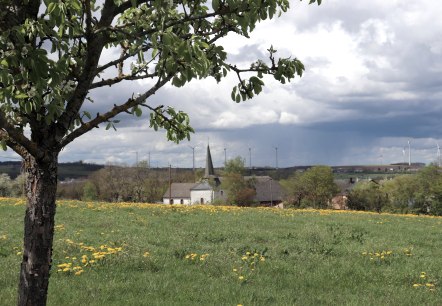 Blick auf die Lauperather Kapelle, © Tourist-Information Islek Blick auf die Lauperather Kapelle, © Tourist-Information Islek