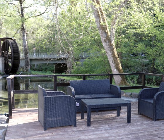 Sitzgruppe an der Irsen, © Tourist-Info Islek Sitzgruppe an der Irsen, © Tourist-Info Islek