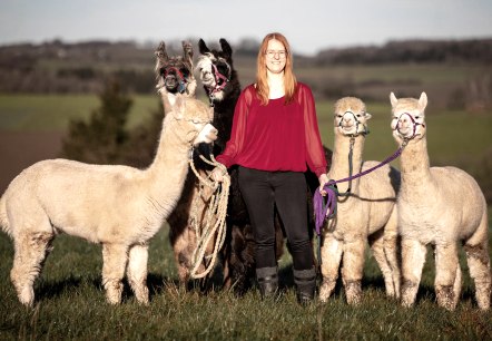 Verena Kauth und ihre Alpakas, © Verena Kauth Verena Kauth und ihre Alpakas, © Verena Kauth