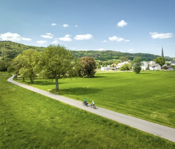 Auf der Radtour gibt es weite Blicke in die Eifel-Landschaft, © Eifel Tourismus GmbH, Dominik Ketz Auf der Radtour gibt es weite Blicke in die Eifel-Landschaft, © Eifel Tourismus GmbH, Dominik Ketz