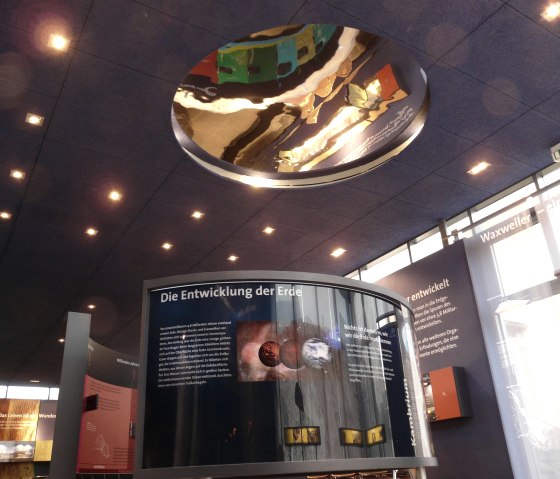 Devonium: Die Entwicklung der Erde, © Tourist-Info Islek Devonium: Die Entwicklung der Erde, © Tourist-Info Islek