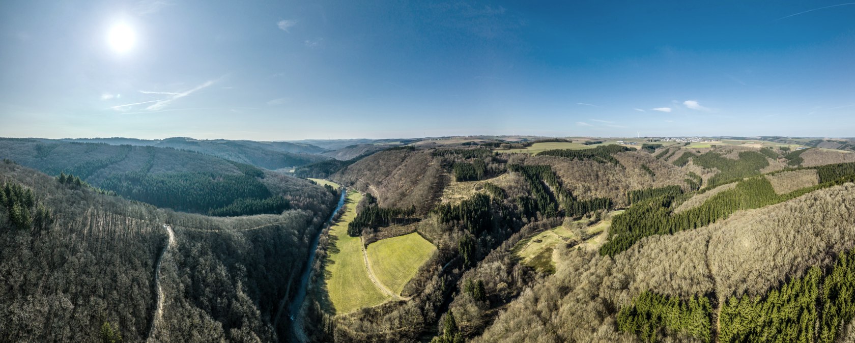 Aussichtspunkt Königsley mit Blick ins Ourtal, © Eifel Tourismus GmbH, D. Ketz Aussichtspunkt Königsley mit Blick ins Ourtal, © Eifel Tourismus GmbH, D. Ketz