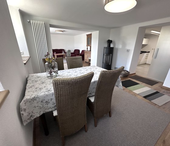 Blick ins Wohnzimmer und die Küche Blick ins Wohnzimmer und die Küche