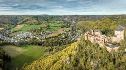 Blick auf Nideggen mit Burg, © Eifel Tourismus GmbH, Dominik Ketz Blick auf Nideggen mit Burg, © Eifel Tourismus GmbH, Dominik Ketz
