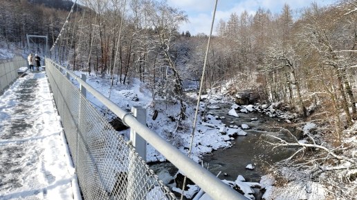 Blick von der Hängebrücke auf die Stromschnellen, © Felsenland Südeifel Tourismus GmbH Blick von der Hängebrücke auf die Stromschnellen, © Felsenland Südeifel Tourismus GmbH