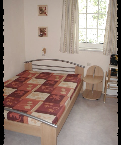 Waldbungalow Schlafzimmer, © Gerta Zwicker Waldbungalow Schlafzimmer, © Gerta Zwicker