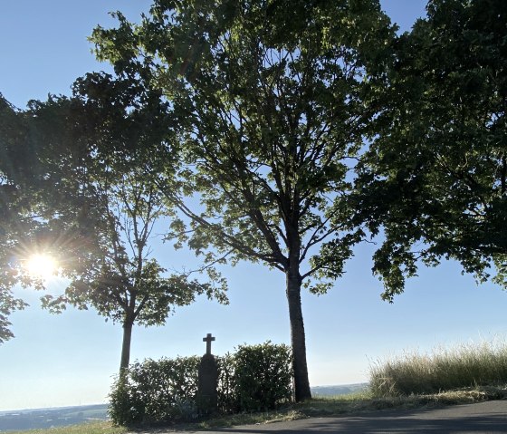 Wegekreuz am Wanderweg Olmscheid 2, © Ingo Kleis Wegekreuz am Wanderweg Olmscheid 2, © Ingo Kleis