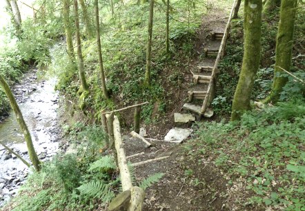 Pfad und Treppe am Dierbach, © Tourist-Information Islek Pfad und Treppe am Dierbach, © Tourist-Information Islek