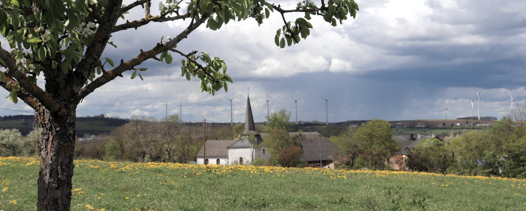 Blick auf die Lauperather Kapelle, © Tourist-Information Islek Blick auf die Lauperather Kapelle, © Tourist-Information Islek