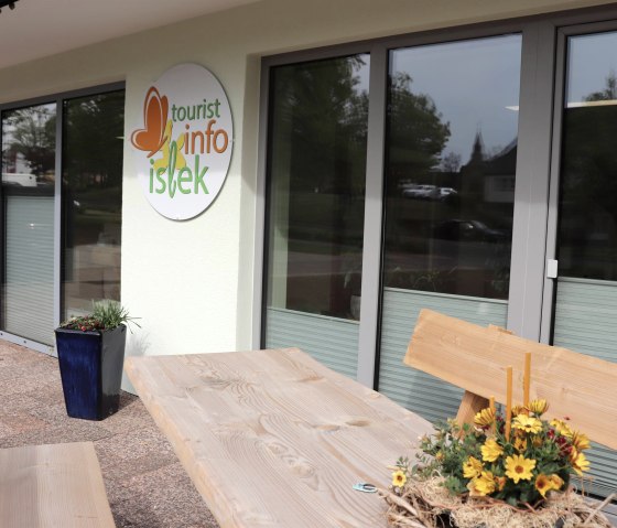 Wanderbank TI, © Tourist-Information Islek, Ingrid Wirtzfeld Wanderbank TI, © Tourist-Information Islek, Ingrid Wirtzfeld