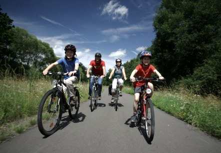Radfahren auf dem Eifel-Ardennen-Radweg, © Eifel Tourismus GmbH, intention Radfahren auf dem Eifel-Ardennen-Radweg, © Eifel Tourismus GmbH, intention