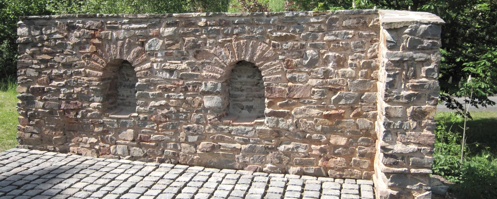 Römische Mauer Replik, © Petra Groben Römische Mauer Replik, © Petra Groben