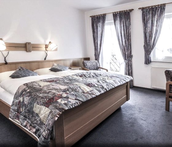 Doppelzimmer2, © Fünfmädelhaus Lambertsberg Doppelzimmer2, © Fünfmädelhaus Lambertsberg