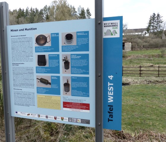 Information board of the Westwall hiking trail, © Tourist-Information Islek Information board of the Westwall hiking trail, © Tourist-Information Islek