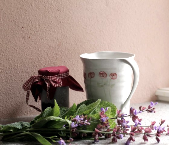 frische Milch und Marmelade zum genießen, © Alice Schares frische Milch und Marmelade zum genießen, © Alice Schares