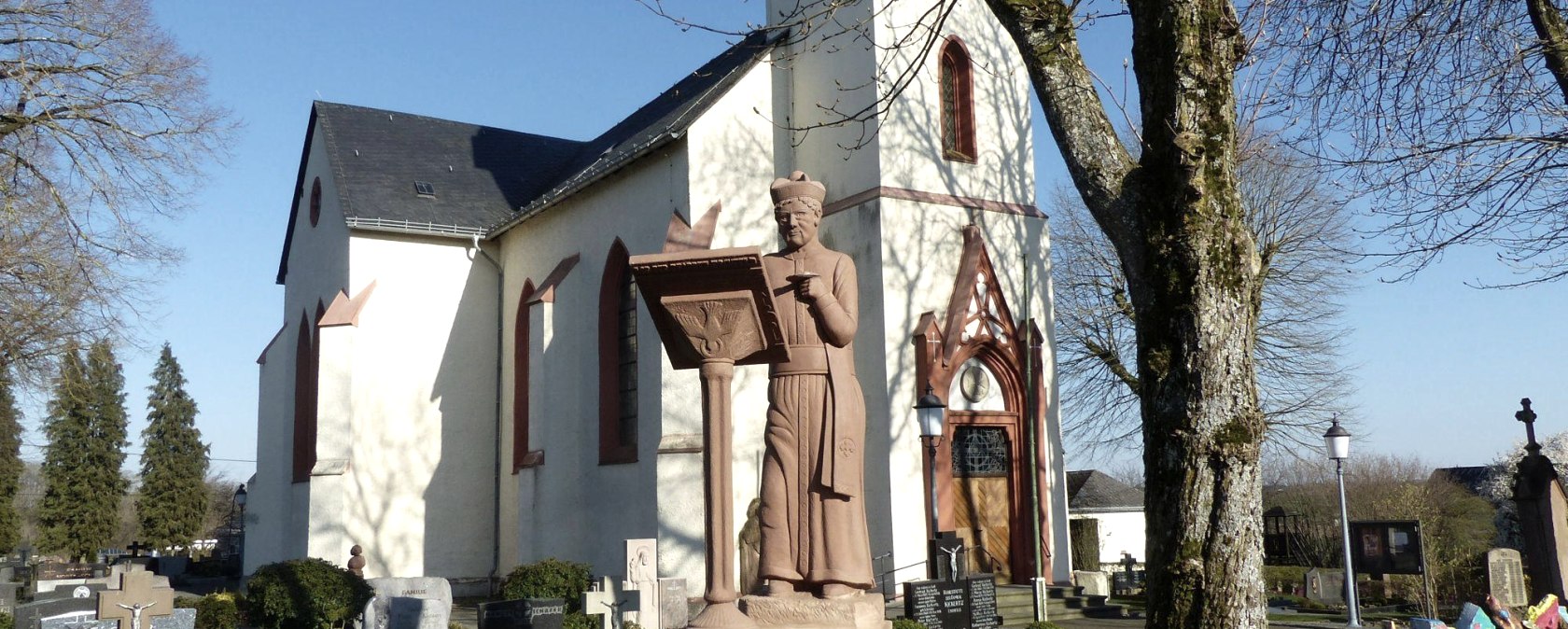 Kirche Eschfeld Statue Ch. März, © Tourist-Information Islek, Ingrid Wirtzfeld