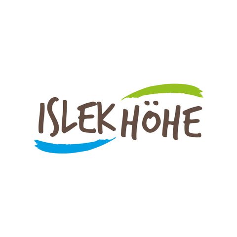 Ein einfaches Logo mit der Schrift "ISLEK HÖHE". Es kombiniert Farben in Blau und Grün für einen frischen, modernen Look.