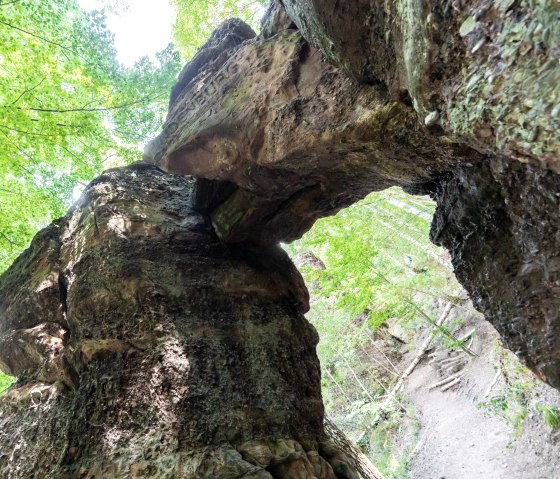 De Hindenburgpoort, een merkwaardige rotsformatie, © Eifel Tourismus GmbH, AR-shapefruit AG