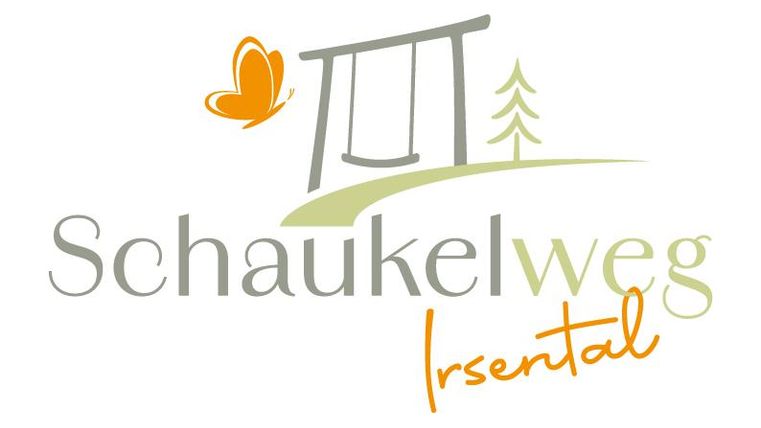 Het logo toont het "Schaukelweg" in Irrsenthal. Het illustreert een schommel met een boom en een vlinder.