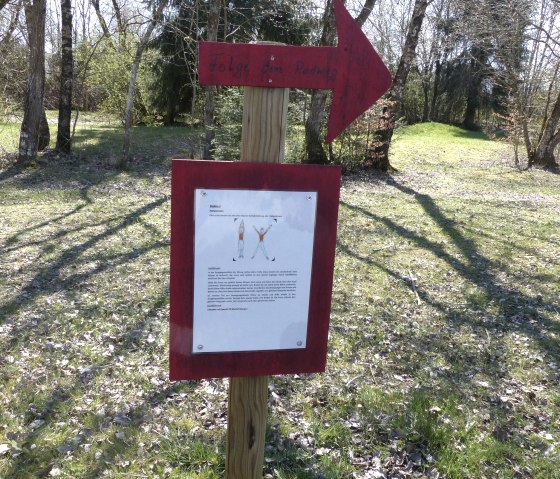 Tafel "Hampelmann" am Fitnessweg, &copy; Tourist-Information Islek