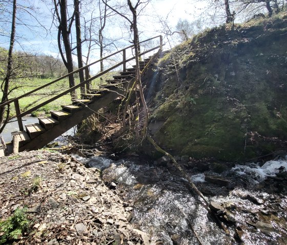 Treppee über den Zufluss zur Prüm, © Tourist-Information Islek