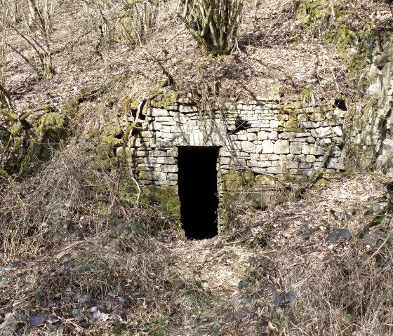 Cellar built into the rock, © Tourist-Information Islek