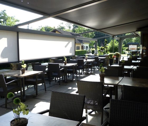 Terasse mit &Uuml;berdachung