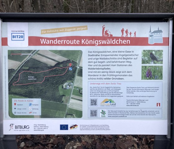 Start board of the hiking route in the K&ouml;nigsw&auml;ldchen Bitburg with map, information about the route and nature. Suitable for wheelchairs with traction device., &copy; TI Bitburger Land