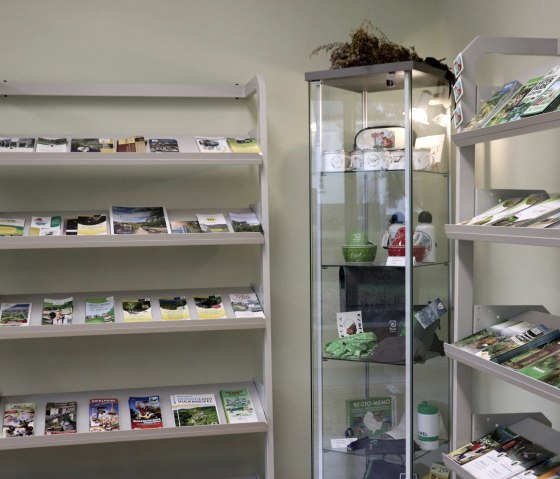 Prospekte und Vitrine, &copy; Tourist-Information Islek