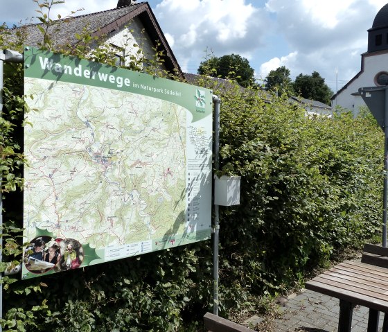 Start am Wanderparkplatz in Plütscheid, © Tourist-Info Islek