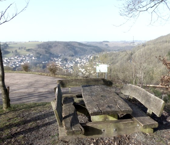 Beautiful picnic area at the Dinert hiking parking lot, &copy; Tourist-Information Islek, Ingrid Wirtzfeld