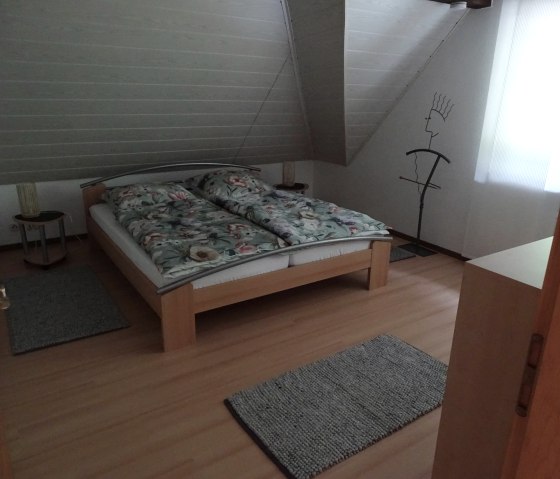 Großes Schlafzimmer