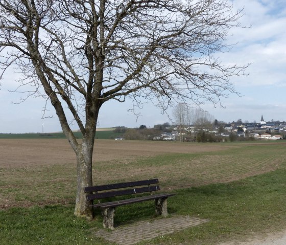 Bank kurz vor L&uuml;tzkampen mit sch&ouml;nem Ausblick, &copy; Tourist-Information Islek