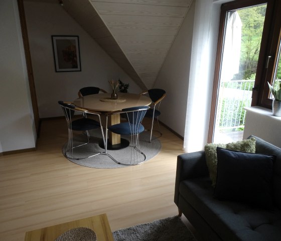 Wohnzimmer mit Essecke, © Jürgen Relles