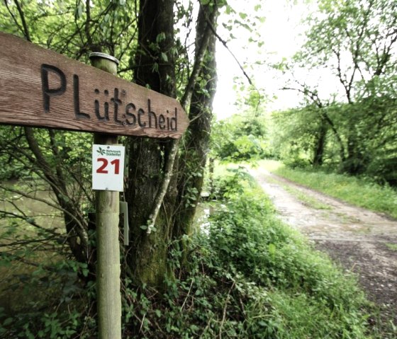 Signposts and markings, © Harald Geimer