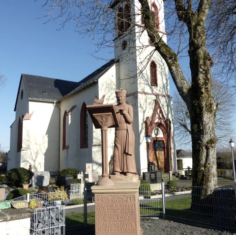 Kirche Eschfeld Statue Ch. März, © Tourist-Information Islek, Ingrid Wirtzfeld