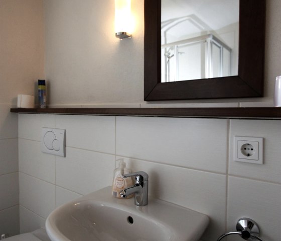 Badezimmer Erdgeschoss Ferienhaus, &copy; Harald Geimer