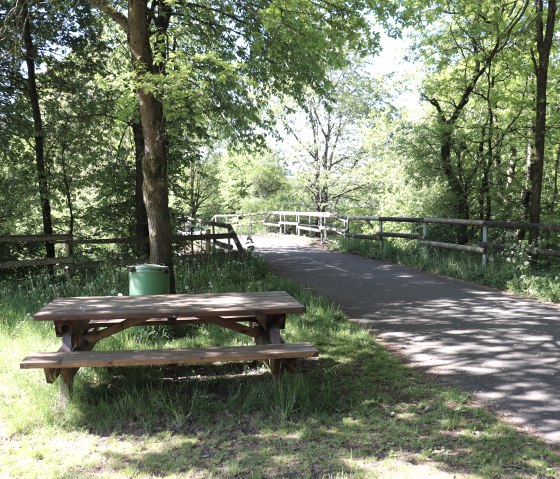 Picnic area on the cycle path, &copy; Tourist-Information Islek