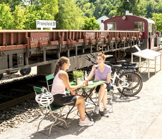 Stop bij Café Stullwerk in het spoorwegmuseum, Pronsfeld, © Eifel Tourismus GmbH, Dominik Ketz