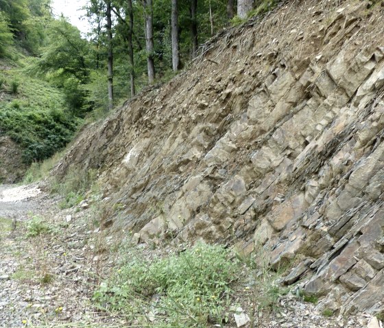 Rocky outcrops along the way, &copy; Tourist-Information Islek
