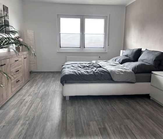 Schlafzimmer mit Doppelbett, &copy; Lars Mesdag