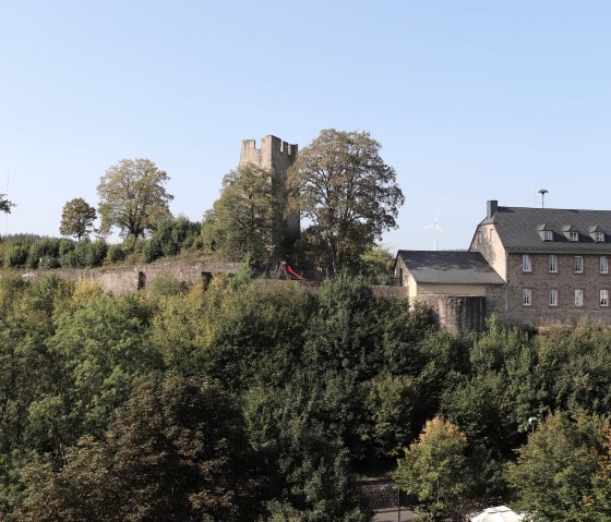 Blick auf die Dasburg, © Tourist-Information Islek